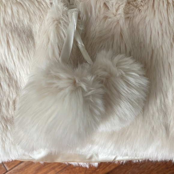 Donna Salyer’s Fabulous Furs girls faux vest. Size M. Super chic hooded style. - Picture 3 of 4